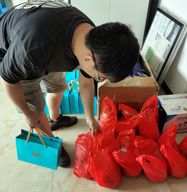 國(guó)慶中秋“撞滿懷”，祝大家中秋快樂！